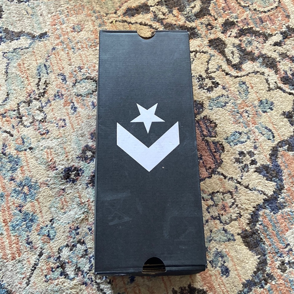 Unisex Converses Colour Black (WITH BOX)